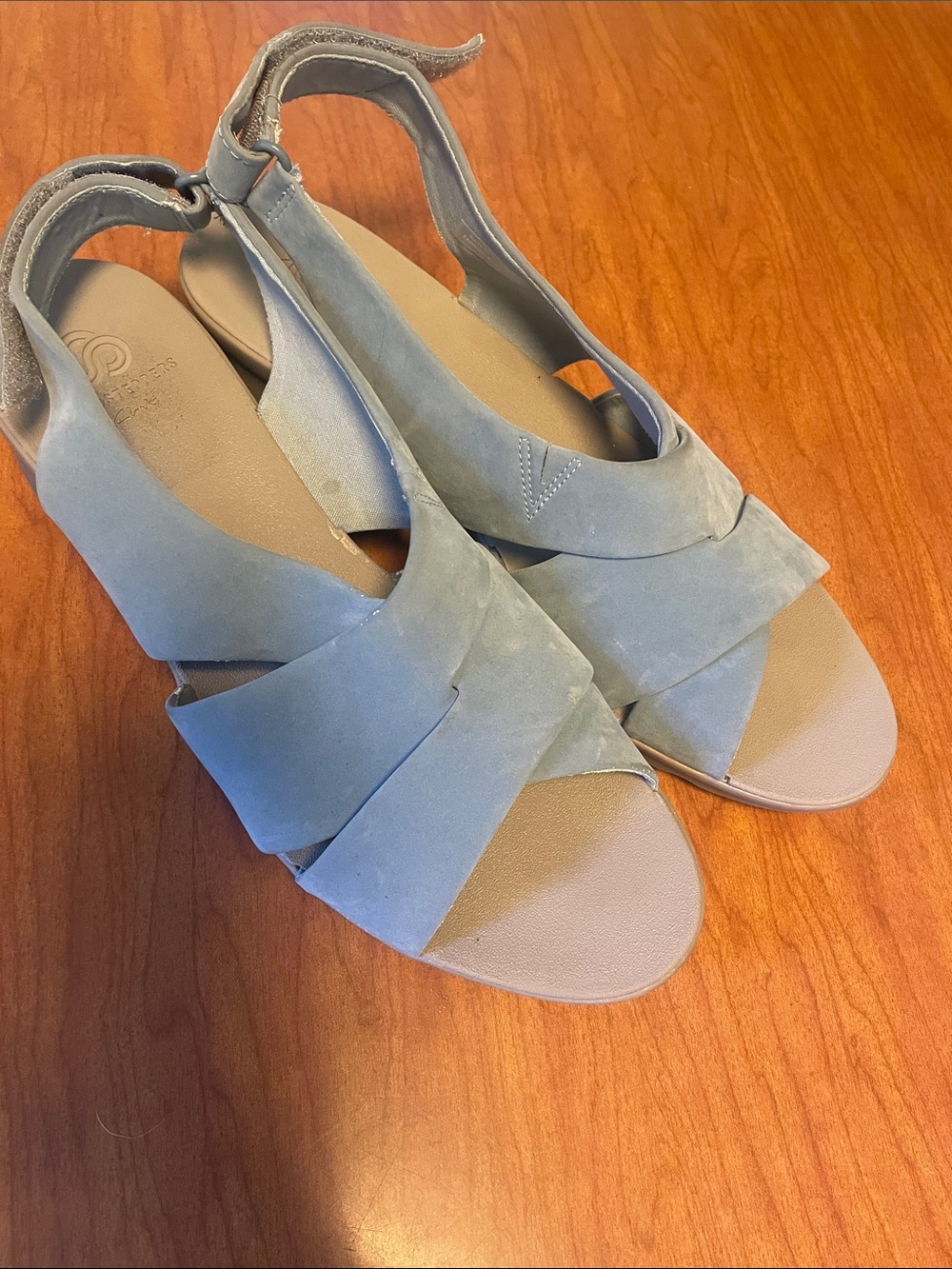 Clarks Pale Blue 2” faux Suede Crisscross Slingback Sandals size 11